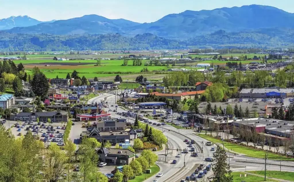 Toits et panorama de Abbotsford, British Columbia — le secteur desservi par RooFix