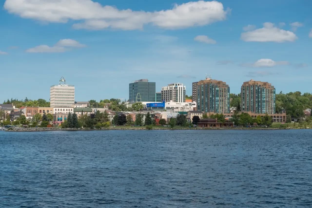 Toits et panorama de Barrie, Ontario — le secteur desservi par RooFix