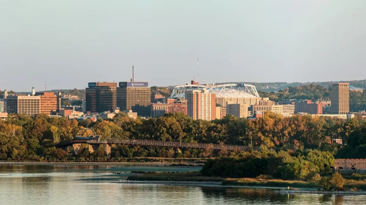 Toits et panorama de Fredericton, New Brunswick — le secteur desservi par RooFix