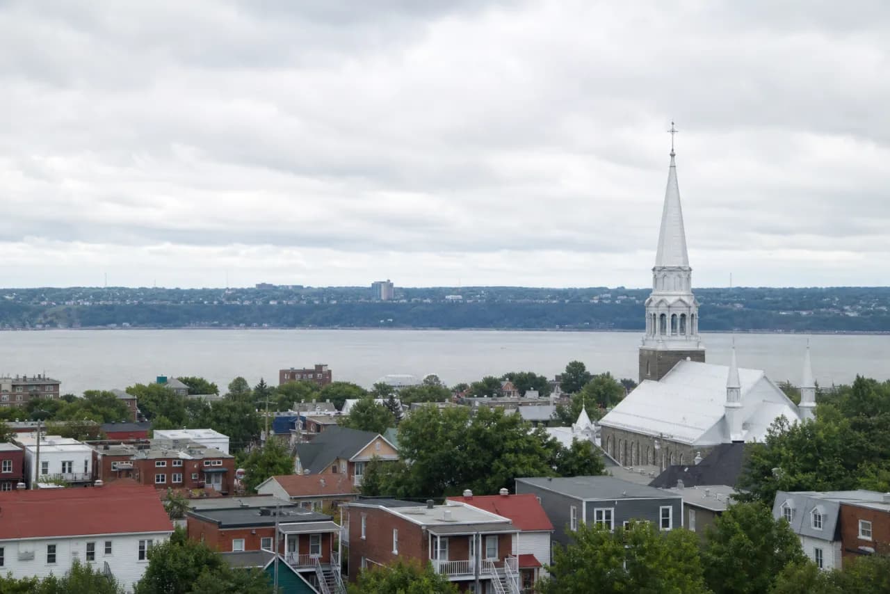 Toits et panorama de Lévis, Quebec — le secteur desservi par RooFix