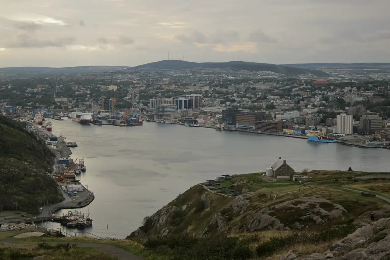 Toits et panorama de St. John's, Newfoundland & Labrador — le secteur desservi par RooFix